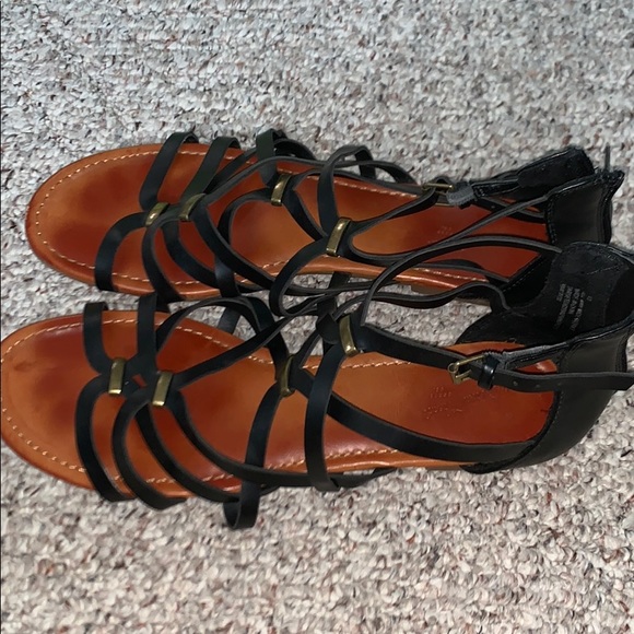 Universal Thread Sandals - Picture 2 of 2